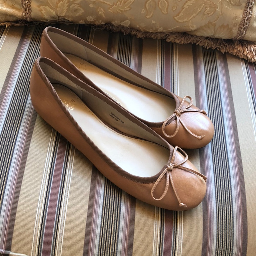 NWOT Saks Fifth Avenue leather Ballet Flats size 9